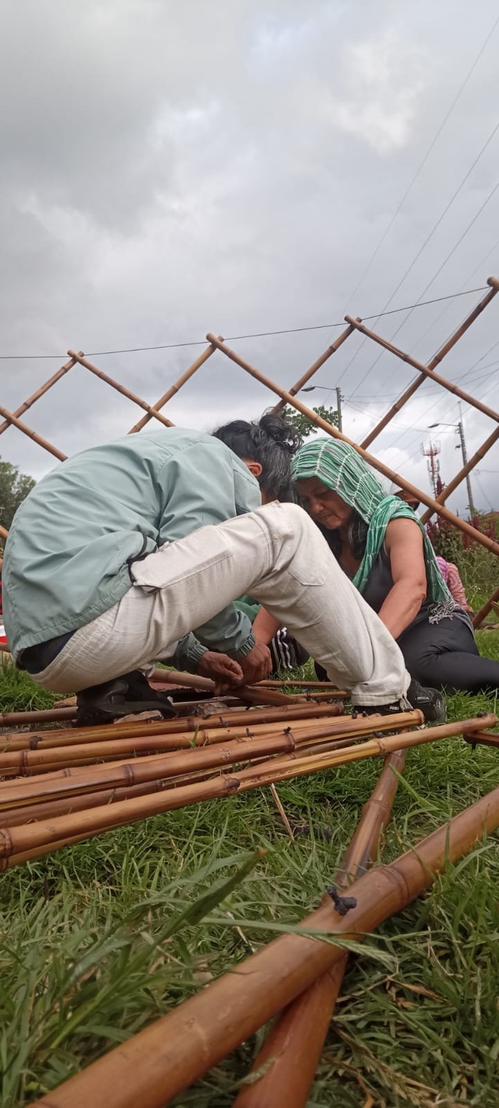 Construcción de la yurta, mano a mano, con Geotopía