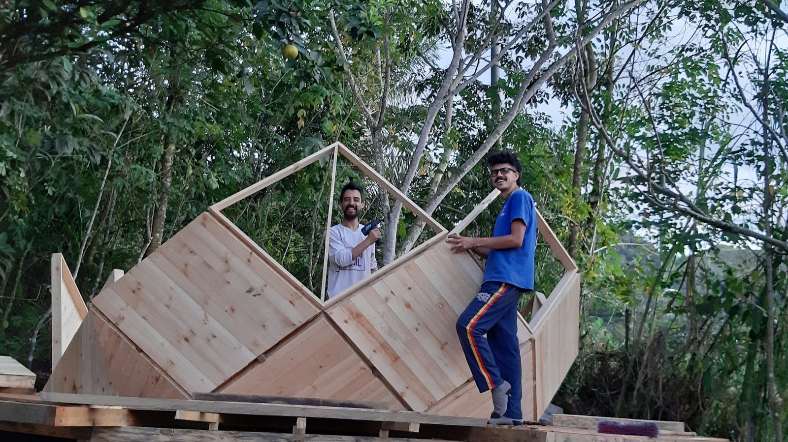 Con los clientes en el montaje