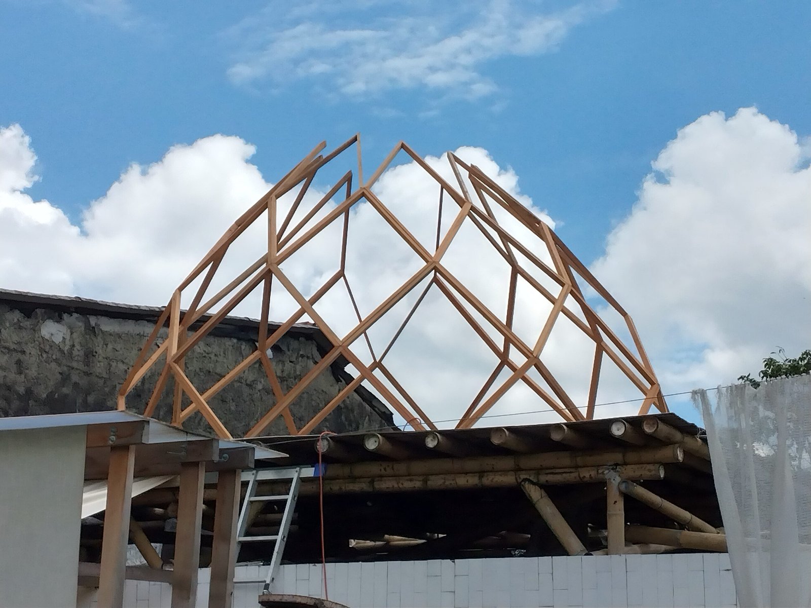 Estructura casi terminada del zome