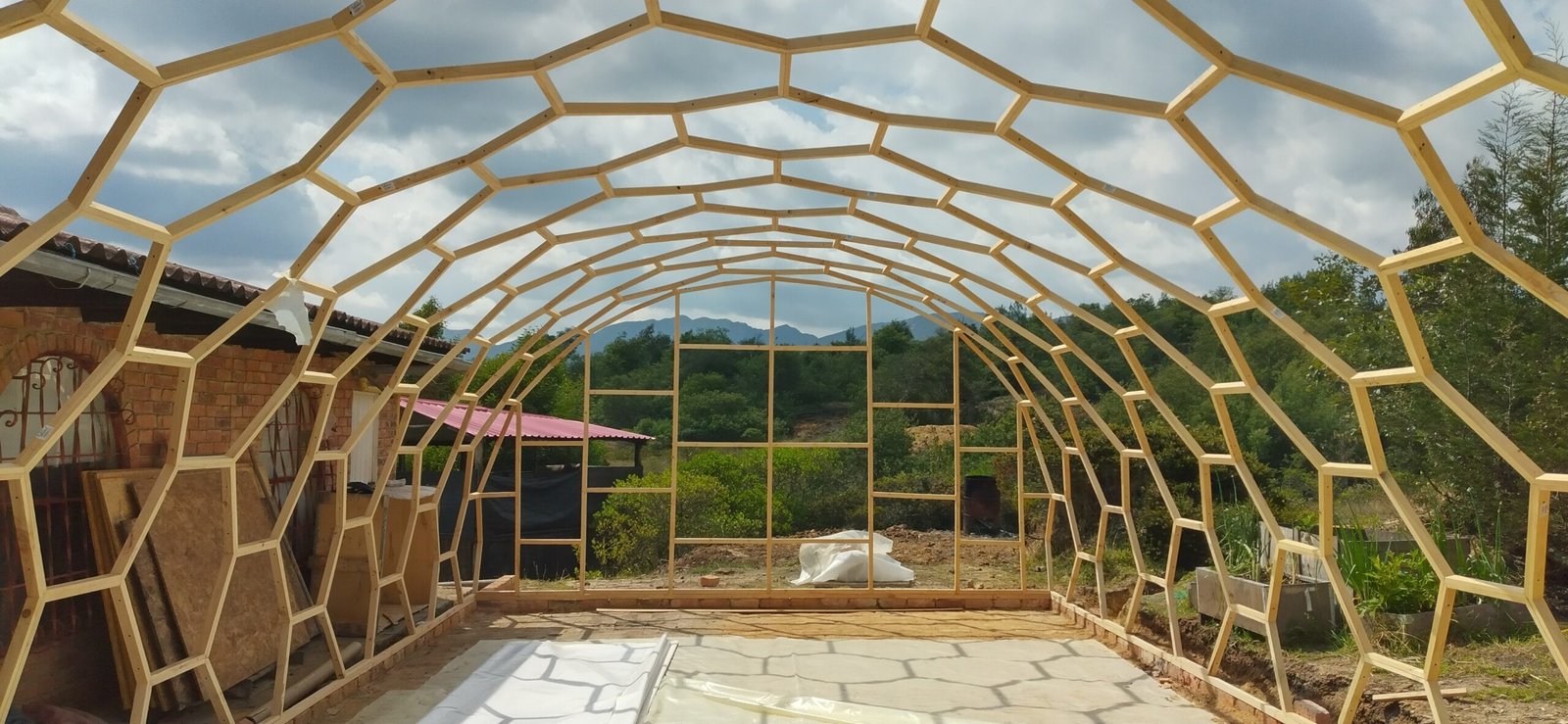 Estructura completa con entrada instalada